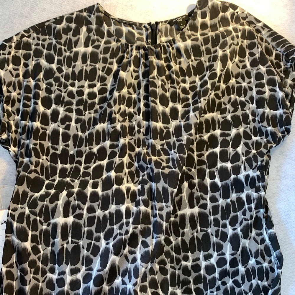 Ann Taylor Silk Blouse Black & Gray Short Sleeve Top Sz 4 - Picture 10 of 11